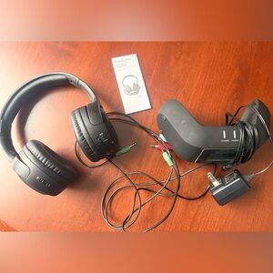 Brookstone Digital Wireless TV Noise Cancelling Headphones w/ Base YU-RF8131